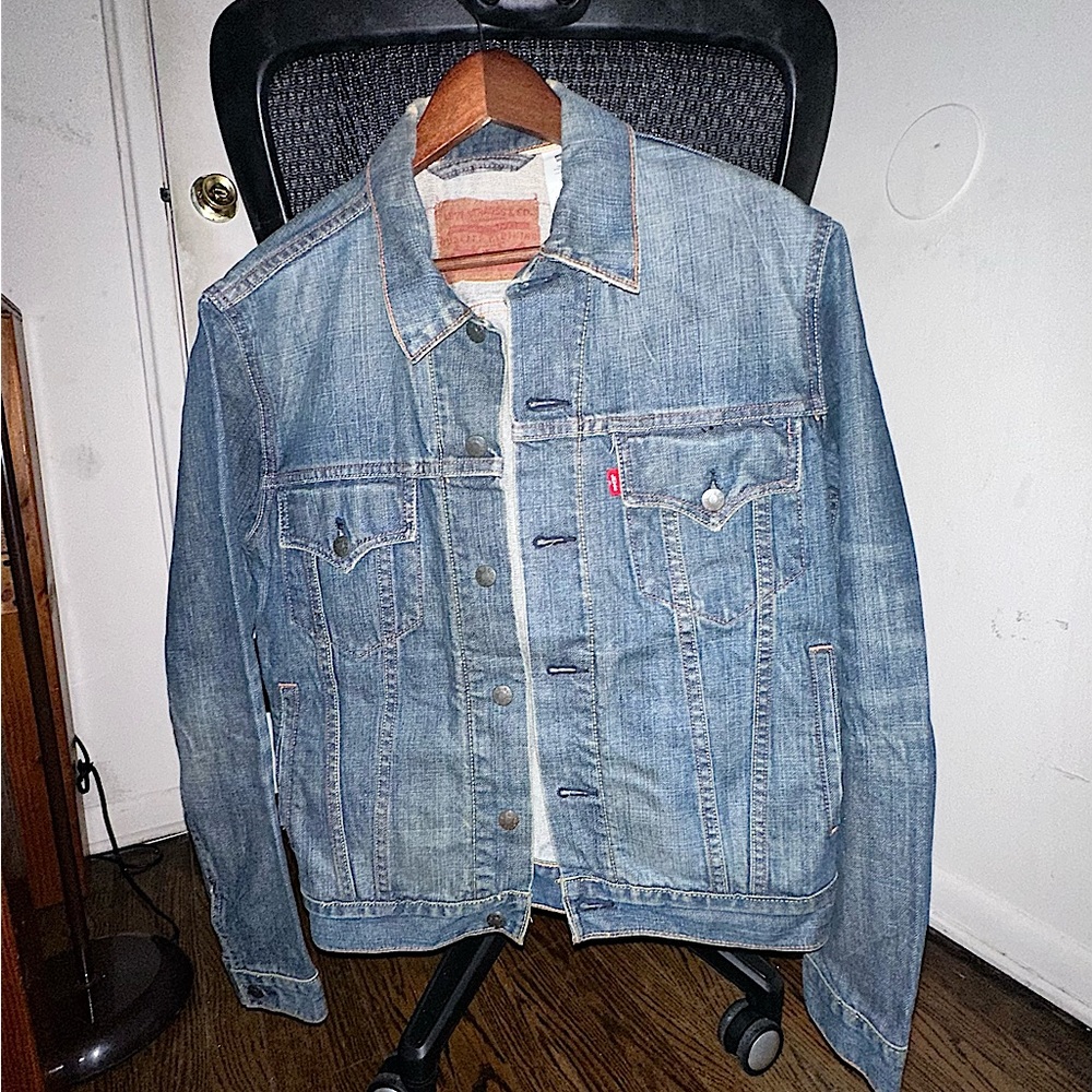 Levi’s Denim Jacket • Slim Trucker • Men’s Medium • Classic • 100% Cotton • Used